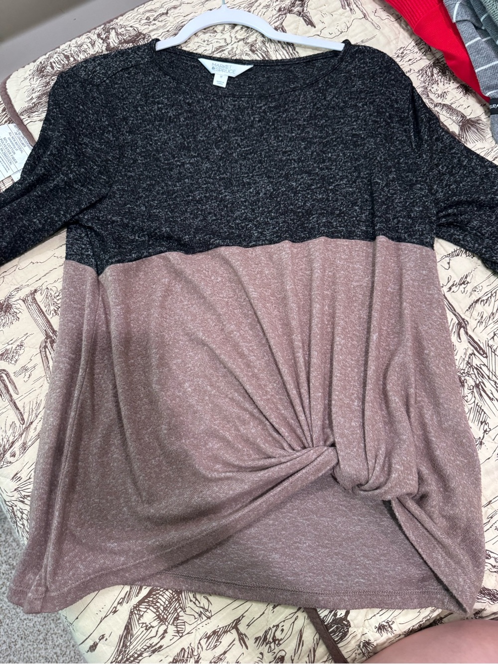 Market & Spruce Two-Tone Knot Front Long Sleeve Top — Black & Mauve